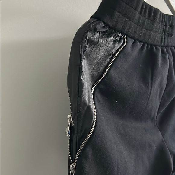 π₯π₯π₯Black Tapered Sweatpants with Elastic Waistband with good condition πππππ - Picture 4 of 11